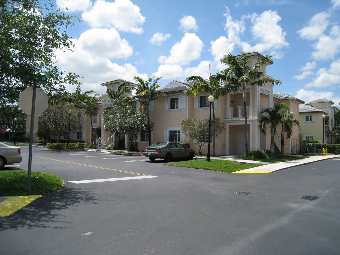 Caribbean Isles Villas Apartments in Homestead, FL