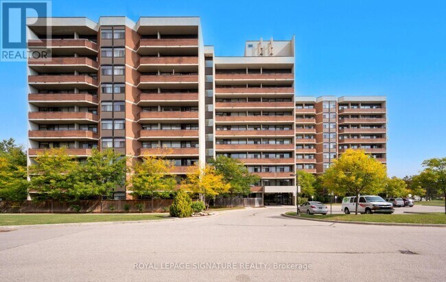 Photo du bâtiment - 2301-2301 Derry Rd W