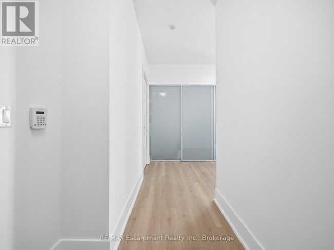 Building Photo - 300 Front St W