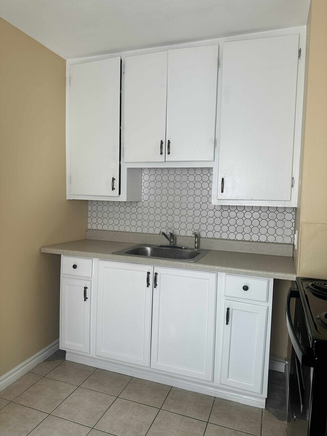 Building Photo - 6 Pine Creek Cir