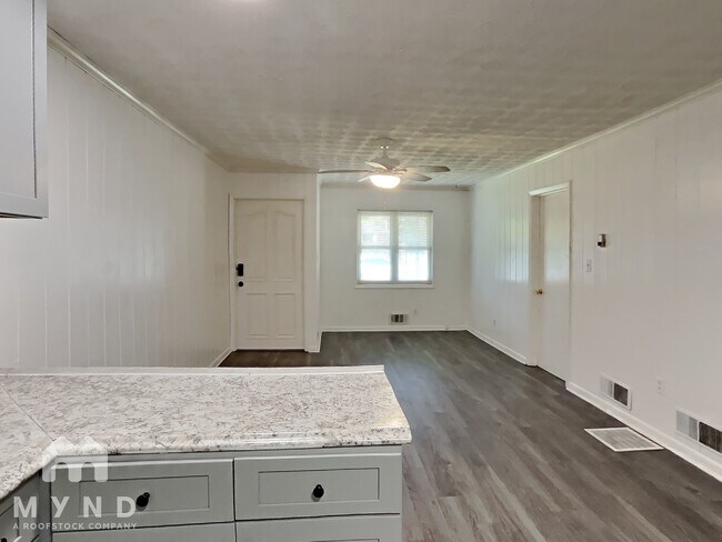 Building Photo - 1429 Vesta Ave