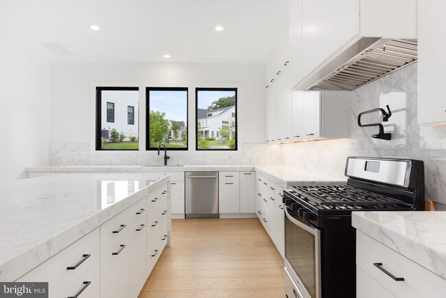 Building Photo - 1349 Monitor Ln