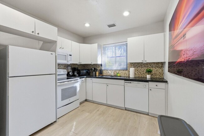 Foto del edificio - 6715 NE Miami Pl