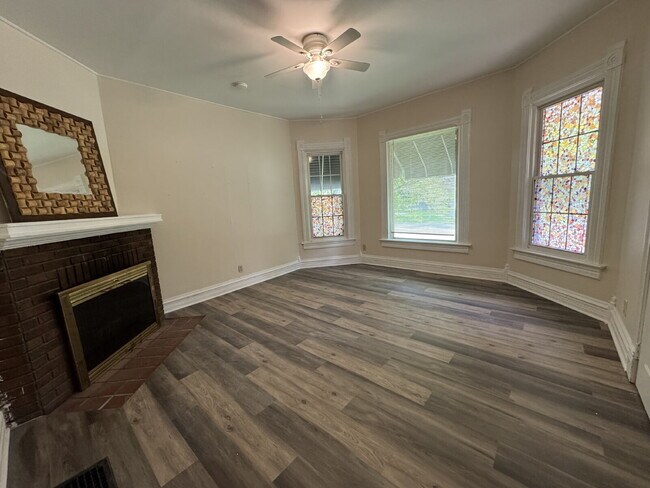 Foto del edificio - "Cozy 1-Bedroom Gem in Springfield's Heart – Your Perfect Urban Retreat!"