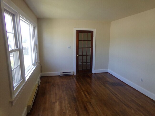 Building Photo - 4 Bedroom on County Dr.(Rt.460) in Petersburg