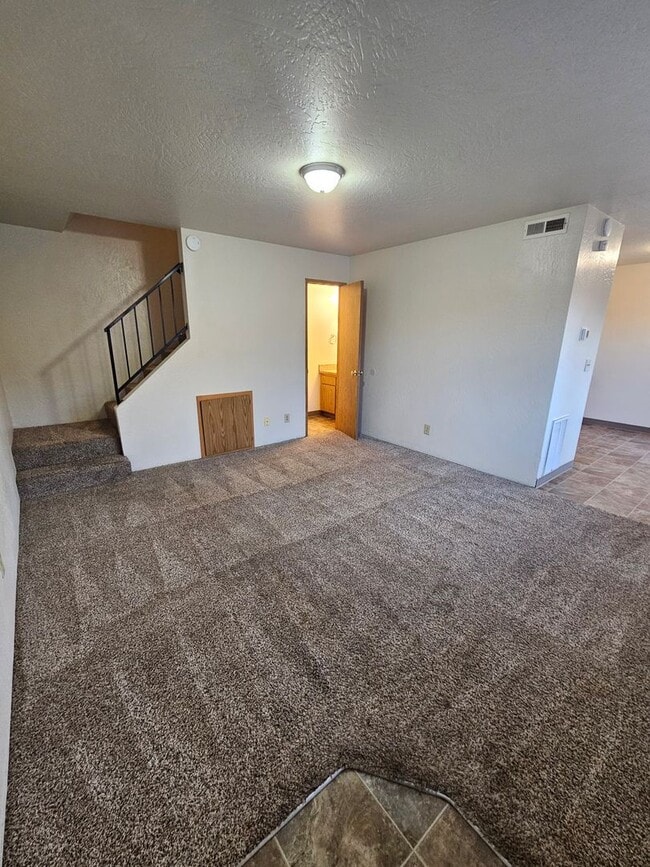 Building Photo - 592