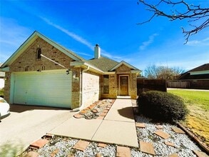 Building Photo - 845 Claycourt Cir