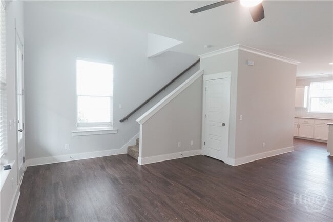Building Photo - 226 Whitaker Way N