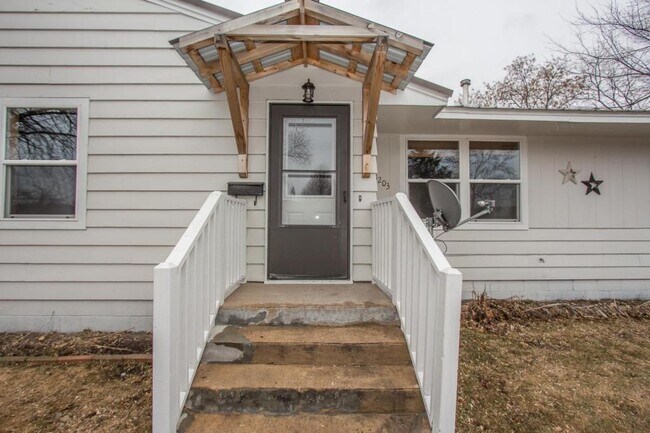 Building Photo - 1203 Lark Street