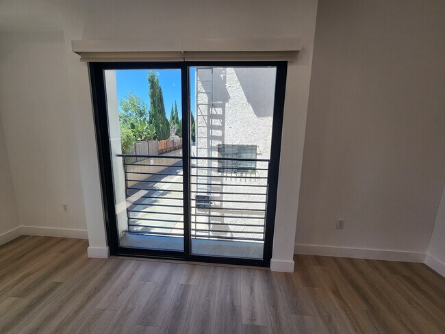 Foto del edificio - 6061 Fulton Ave