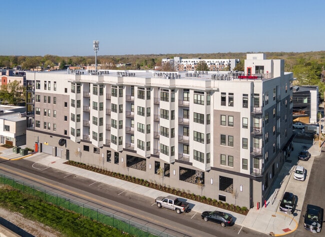 Building Photo - The Line