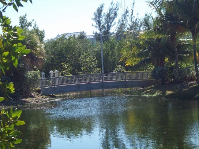 Foto del edificio - 3655 Seaside Dr