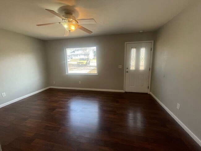 Building Photo - 4 bedroom 2 full bath home available now!