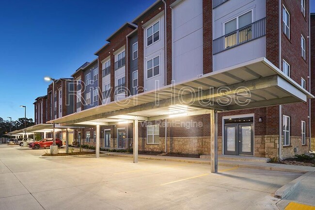 Interior Photo - River House Apartments