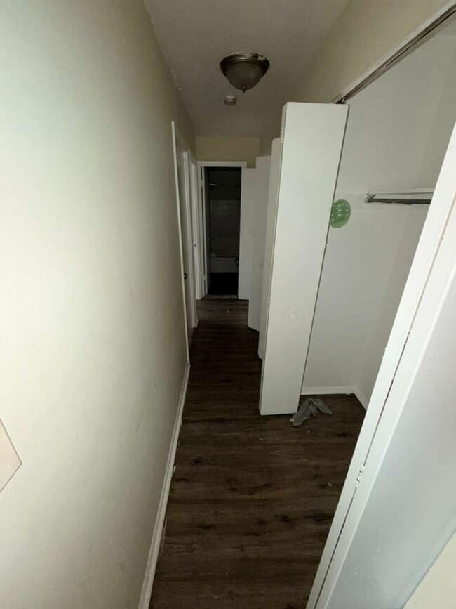 Foto del edificio - 14835 Euclid Ave