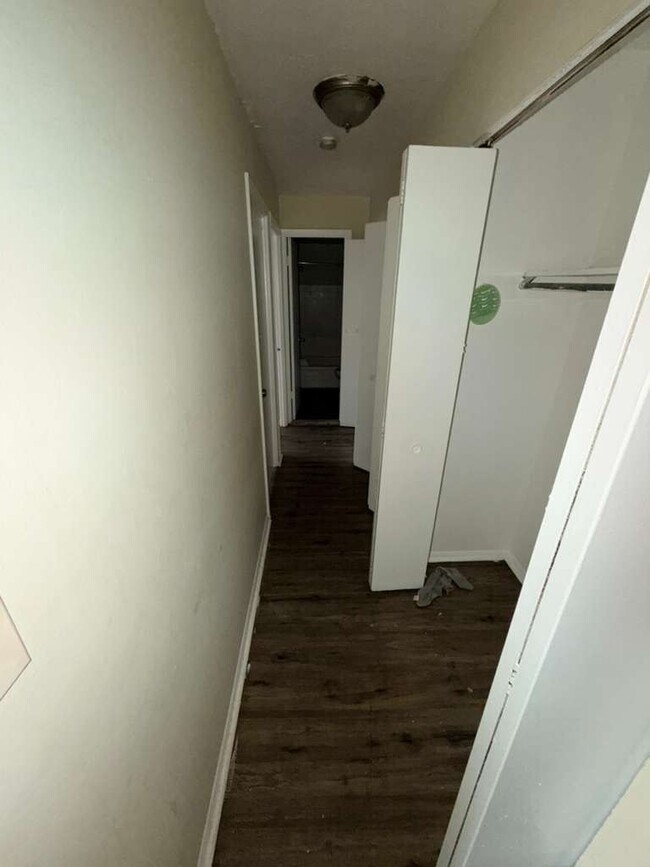 Building Photo - 14835 Euclid Ave