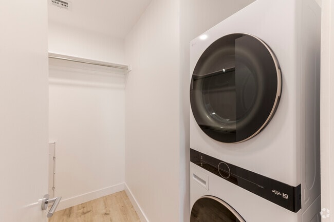 1BR, 1BA - 826SF - Wash/Dyer - Willetta 15