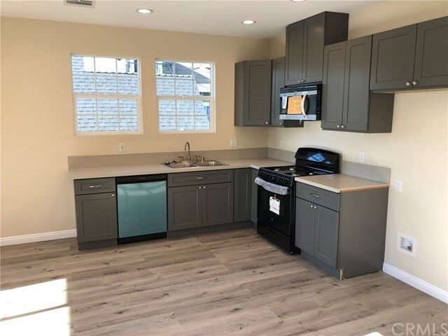 Building Photo - 1243 S Kenmore Ave