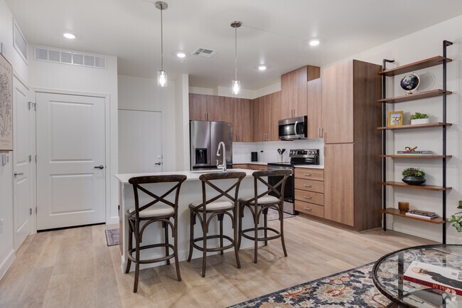 1BR, 1BA - 750SF - Kitchen - Woodcrest at Power Ranch