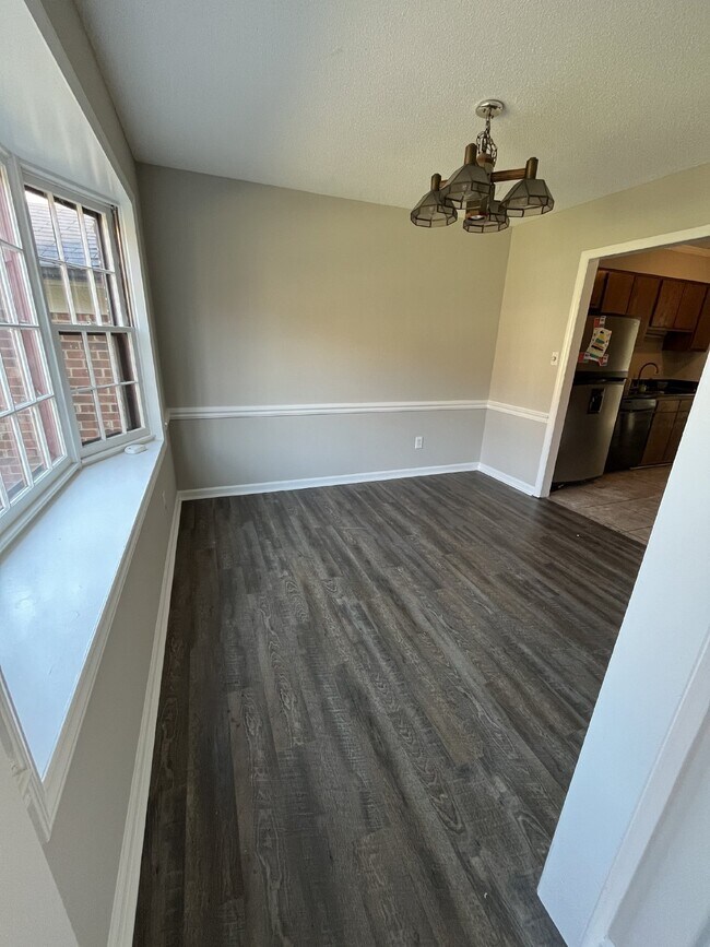 Building Photo - Townhome in Greensboro
