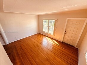 Building Photo - 503 SW 19th Ave