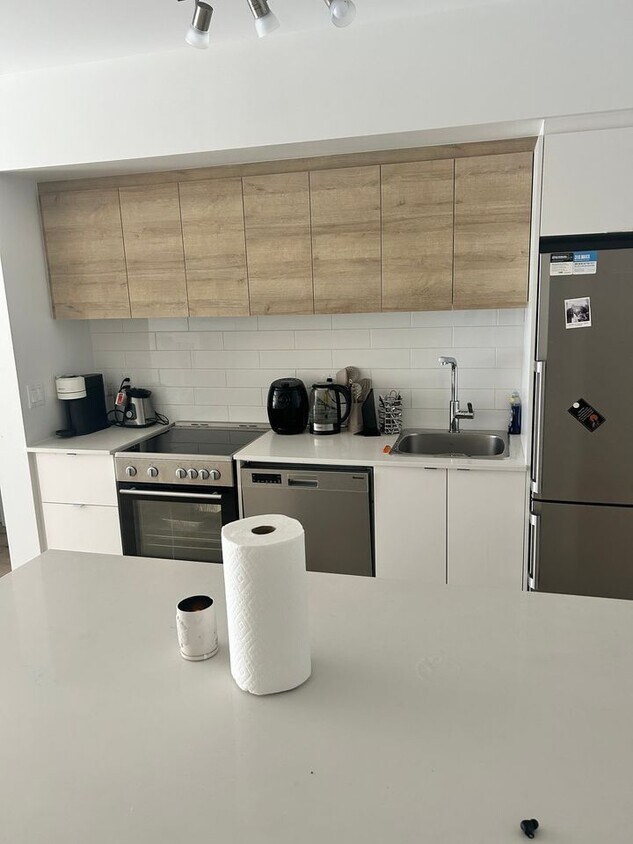 295 De La Montagne Rue Unit 606, Montréal, QC H3C 0W7 Condo for Rent