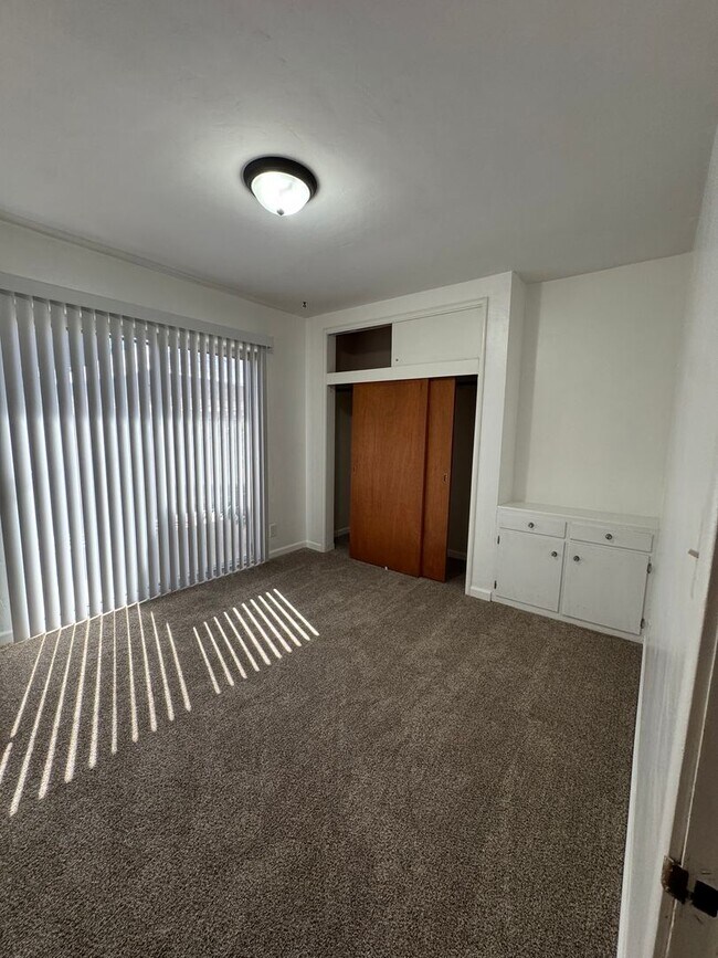 Foto del edificio - Charming Home Rent Ready !