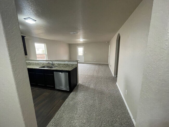 Building Photo - Ready For Move In! A Nice, Charming and Mo...