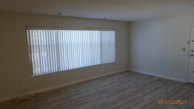 Building Photo - 6201 Whitsett Ave
