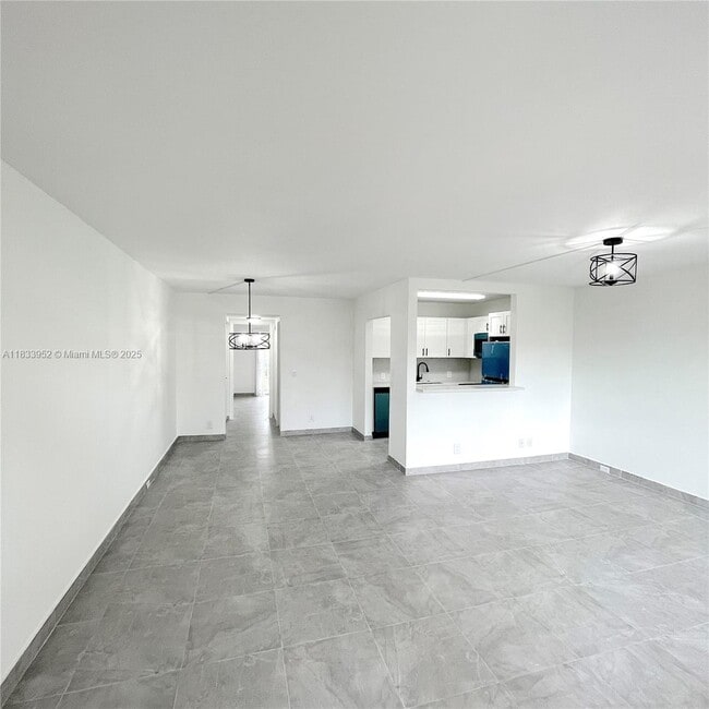 Building Photo - 138 Brighton D