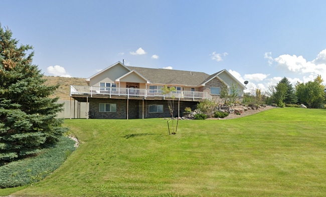 Building Photo - Beautiful, Custom Home in Comore Loma on 2 Acre Lot!  4 Beds, 3 Baths by Real Property Management