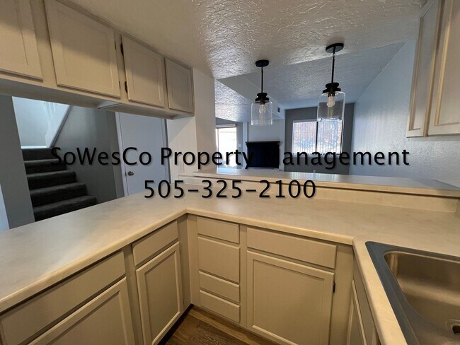 Foto del edificio - Beautifully Remodeled Condo (with seasonal pool upon availability)