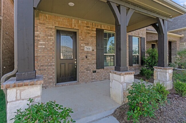 Building Photo - 7616 Redondo Dr