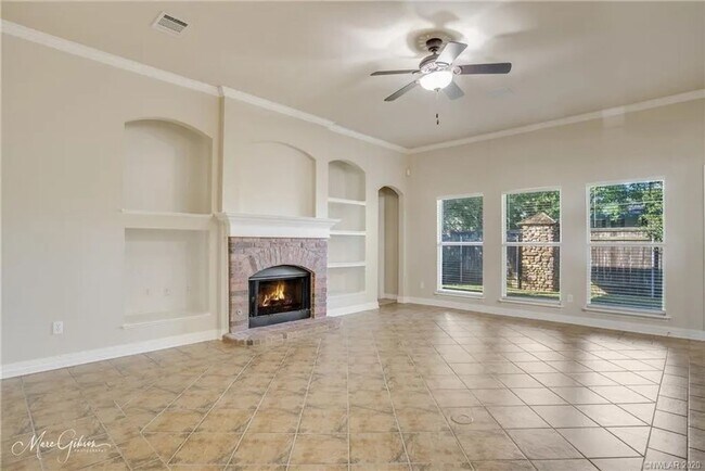 Building Photo - Gated Community close to LSUS