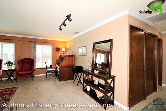 Foto del edificio - 4 br, 3 bath House - 3437 Lagoon Dr.