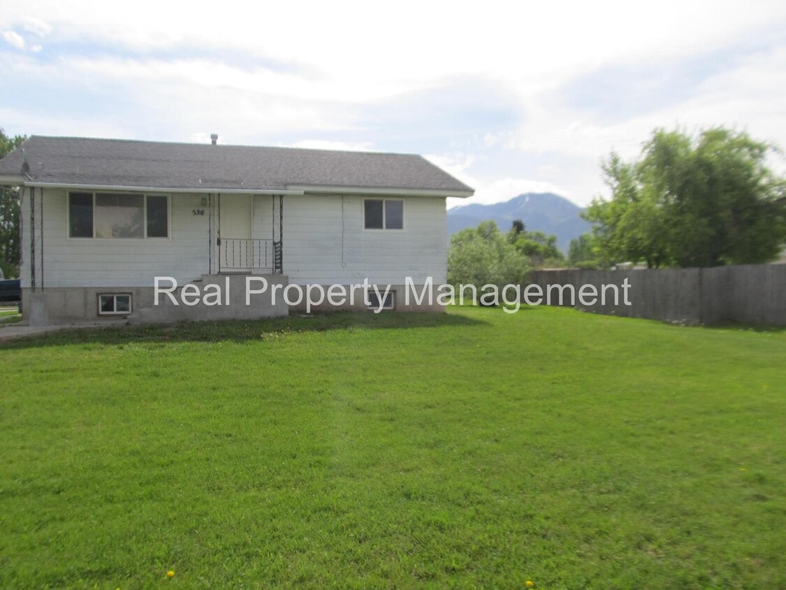 Primary Photo - A 4 Bed, 2 Bath House, Available in Novemb...