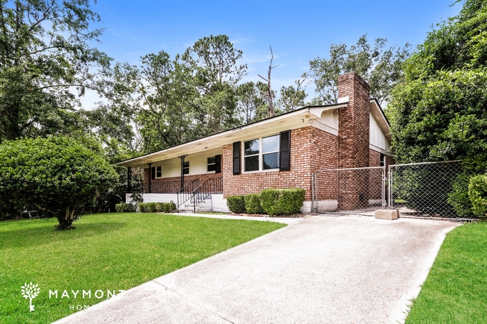 Building Photo - 2453 Madrid Dr