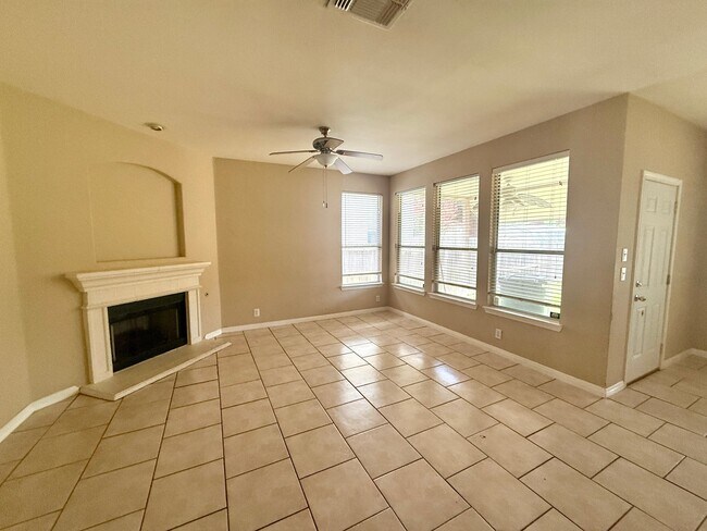 Foto del edificio - 4115 Dunn Oak Dr