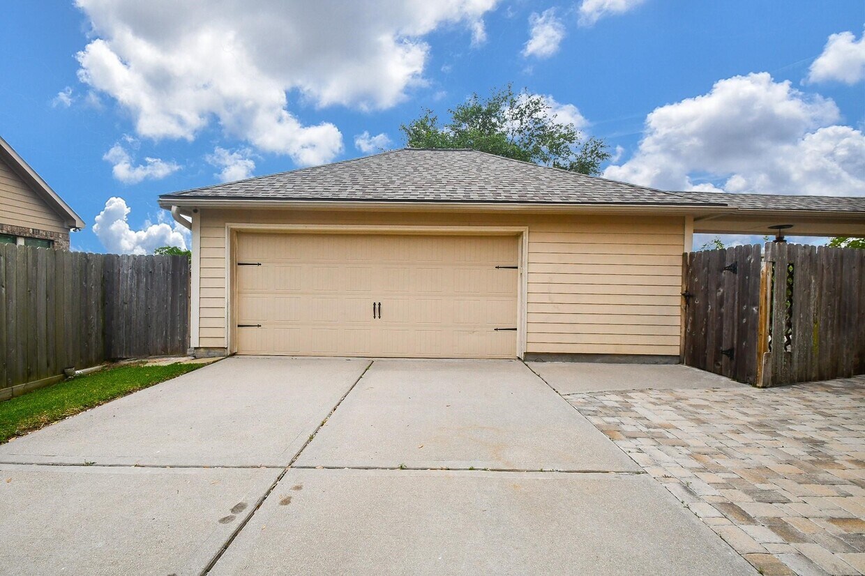 Foto principal - 5207 Belvedere Dr