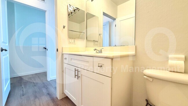 Foto del edificio - 330 S Farmer Ave