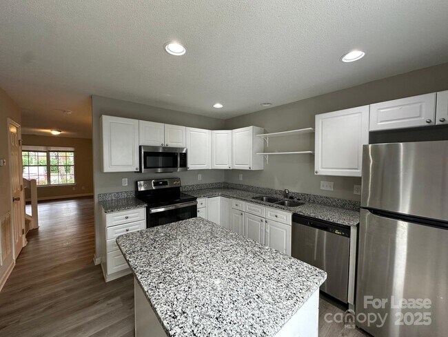 Building Photo - 626 Emerald Cove Dr