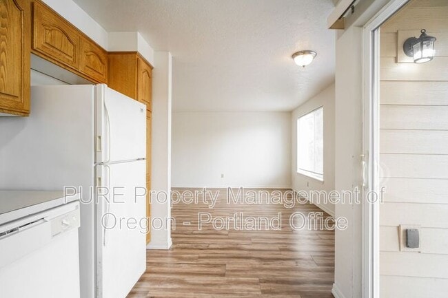 Building Photo - 8590 SE 72nd Ave