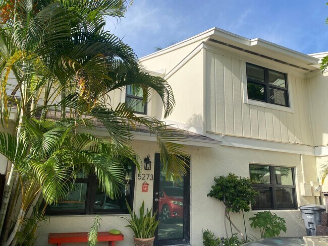 Foto del edificio - 5273 Tennis Ln