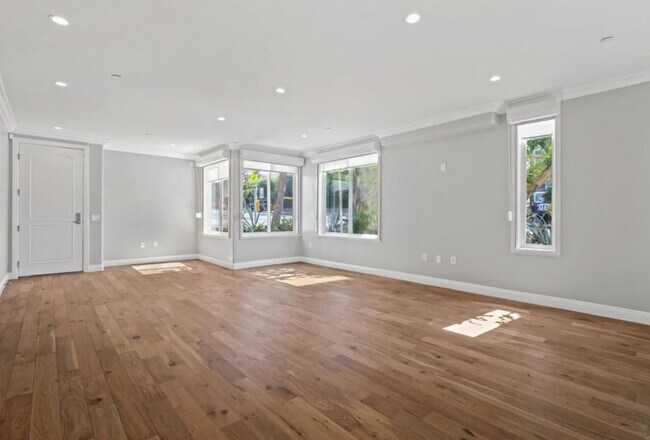 Building Photo - 1283 Havenhurst Dr