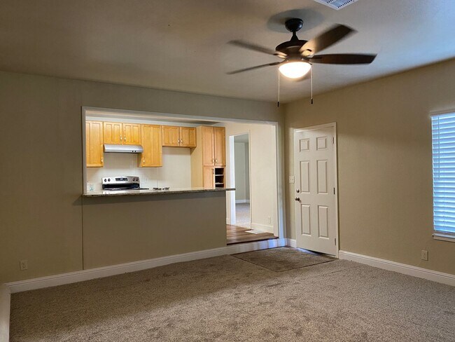 Foto del edificio - Four Bed, Two Bath Home In Stockton's Holi...