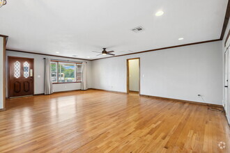 Building Photo - 10001 Ridgeview Dr