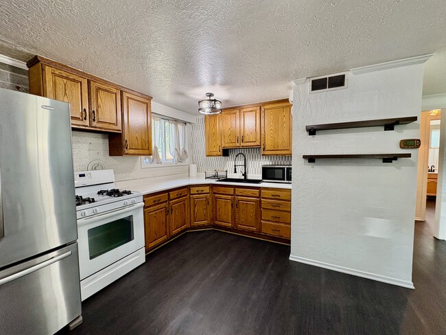 Photo - 1535 S 700 W (Woods Cross, UT) House