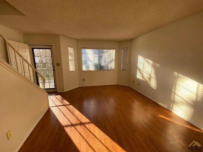Foto del edificio - 2600 Brookside Dr