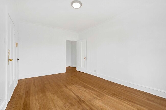 Foto del edificio - 4742 W Roscoe St