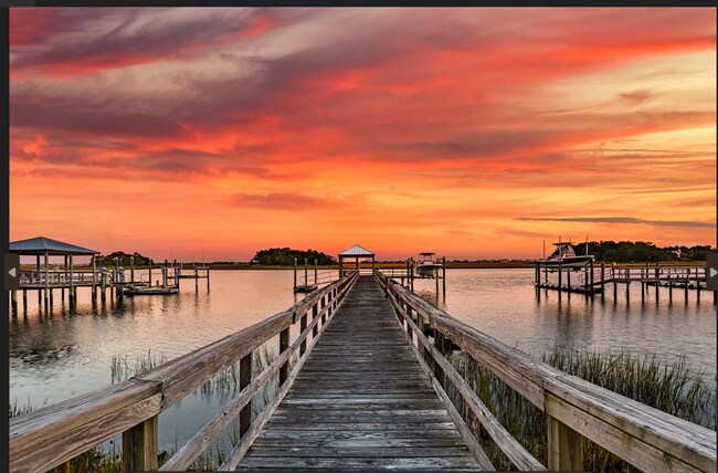 Building Photo - Stunning home on ICW